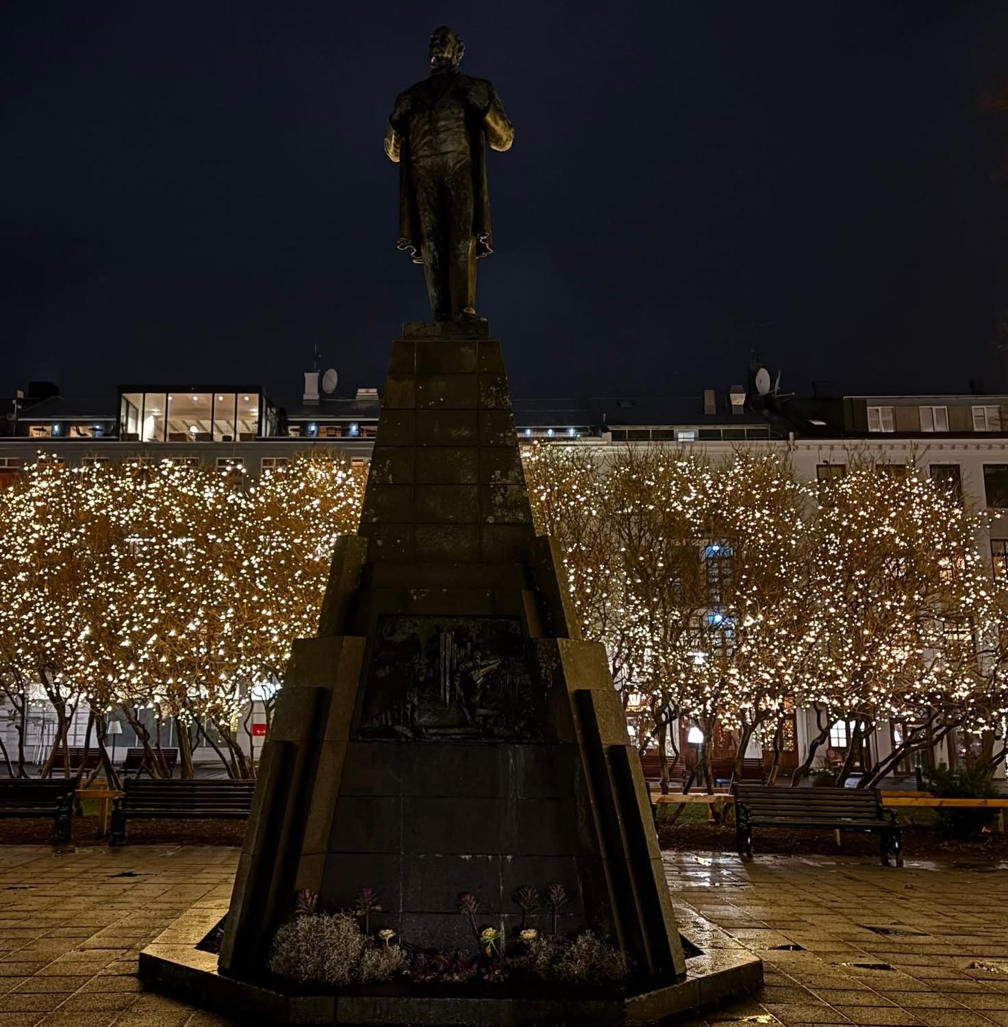 Statue of Jón Sigurðsson, Austurvöllur, Reykjavik